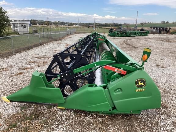 Image of John Deere 635F equipment image 3