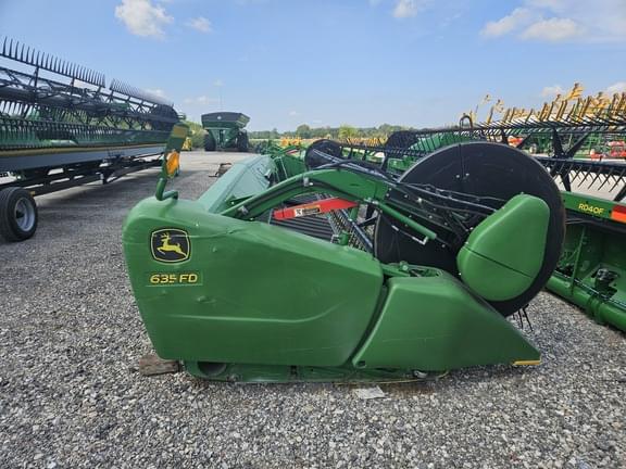 Image of John Deere 635FD equipment image 2