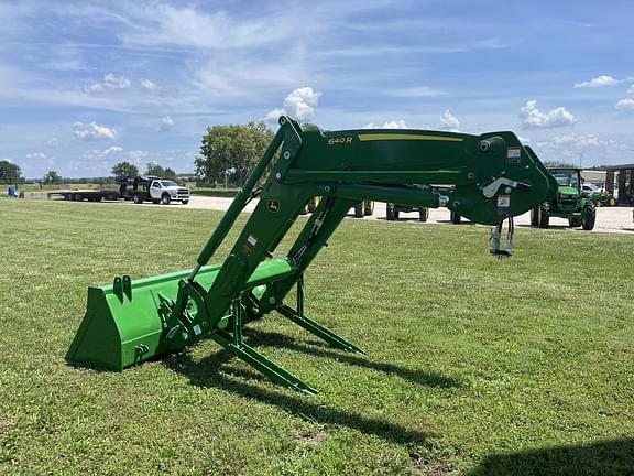 Image of John Deere 640R equipment image 4