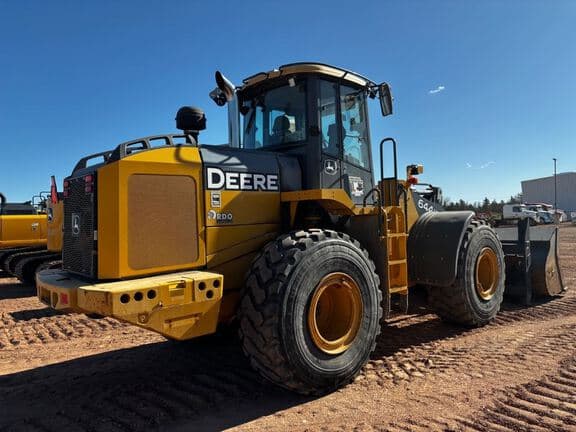 Image of John Deere 644K equipment image 3