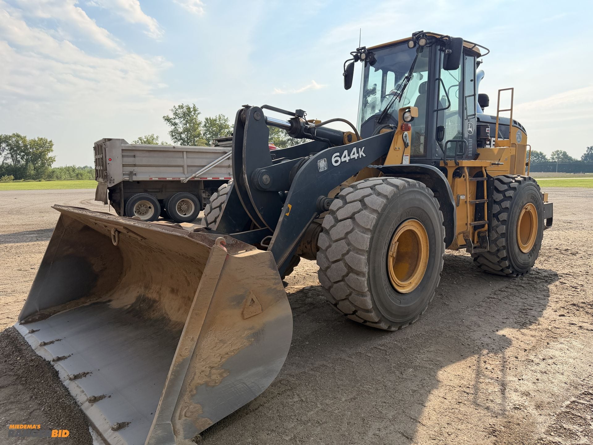 2015 John Deere 644K Equipment Image0