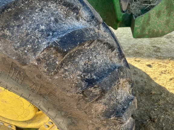 Image of John Deere 7210R equipment image 4