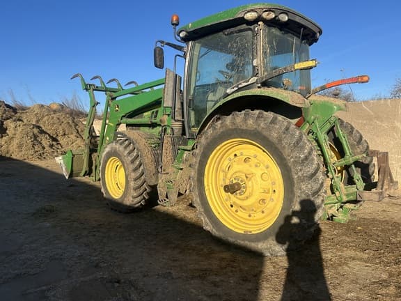 Image of John Deere 7210R equipment image 3