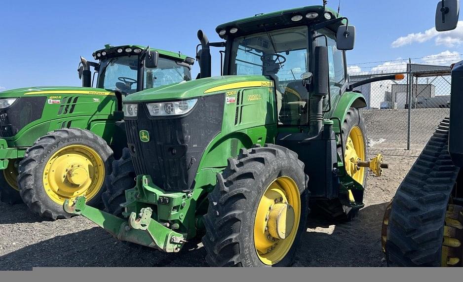 Image of John Deere 7210R Image 0