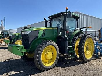 2015 John Deere 7210R Equipment Image0