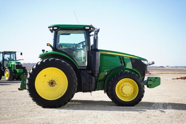 Image of John Deere 7210R equipment image 3