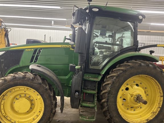 Image of John Deere 7210R equipment image 3