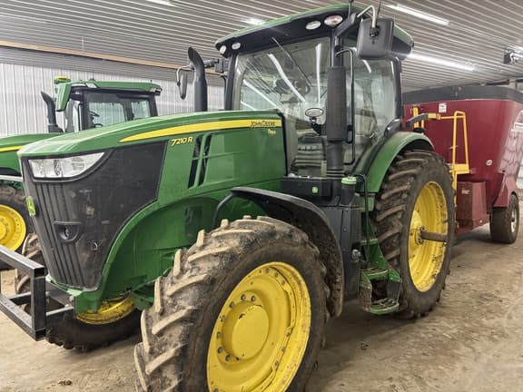 Image of John Deere 7210R equipment image 4
