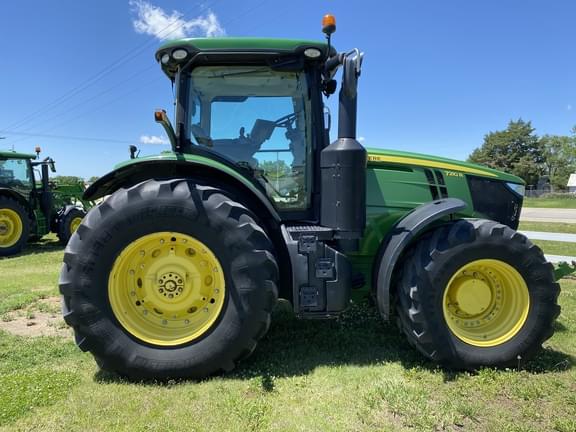 Image of John Deere 7210R equipment image 3