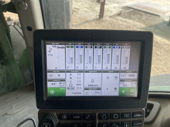 Image of John Deere 7210R equipment image 4