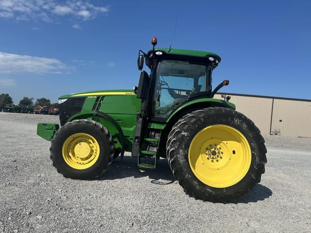 Image of John Deere 7210R equipment image 2