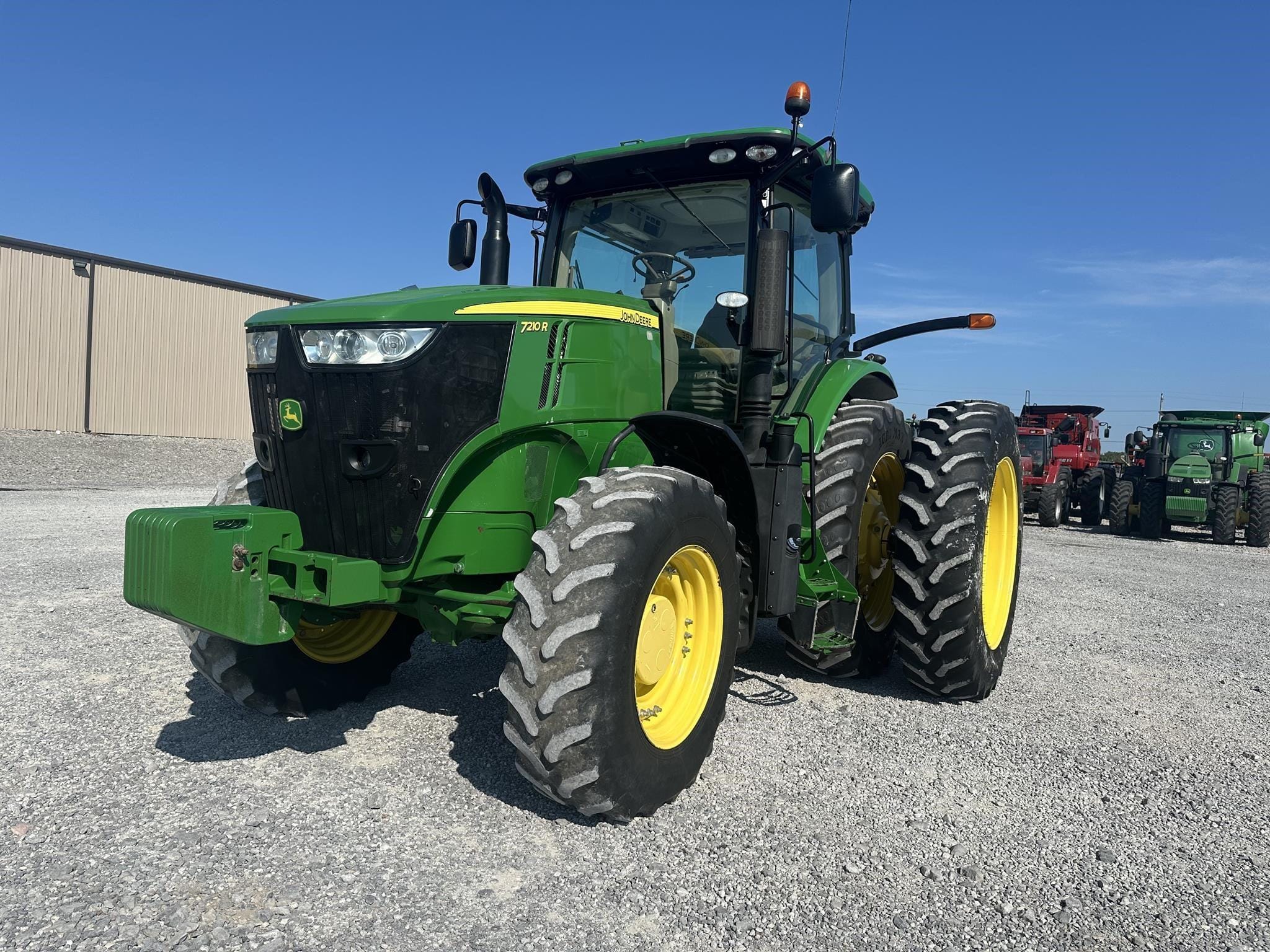 2015 John Deere 7210R Equipment Image0