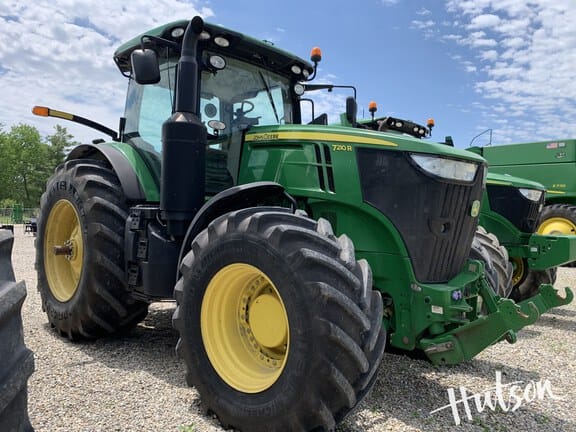 2015 John Deere 7210R Equipment Image0