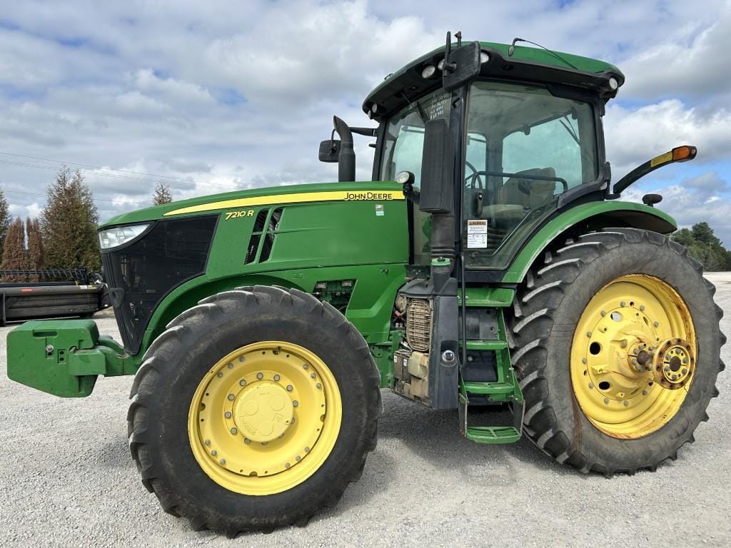 2015 John Deere 7210R Equipment Image0