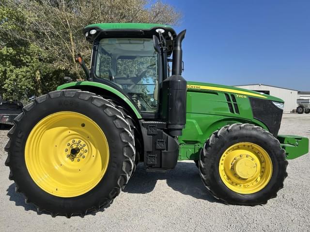 Image of John Deere 7210R equipment image 3