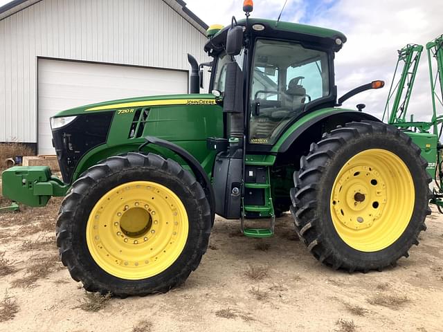 Image of John Deere 7210R equipment image 2