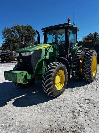 2015 John Deere 7210R Equipment Image0