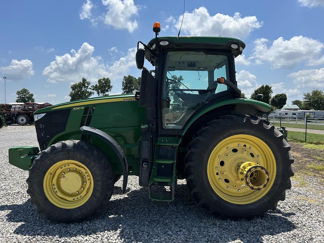 Image of John Deere 7210R Image 0