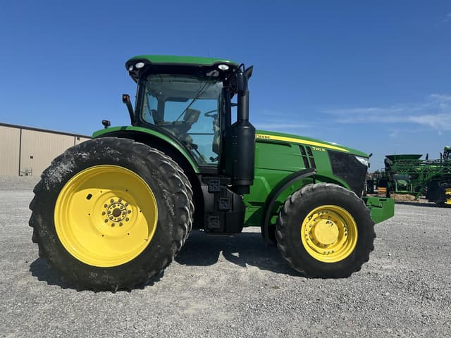 Image of John Deere 7210R equipment image 3