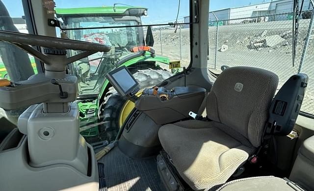 Image of John Deere 7210R equipment image 4
