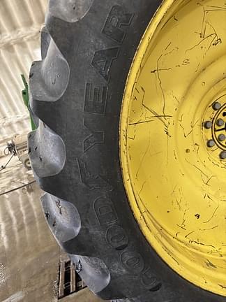 Image of John Deere 7230R equipment image 4