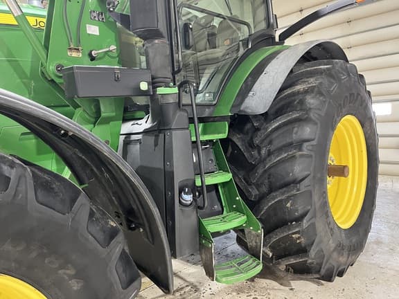Image of John Deere 7290R equipment image 2
