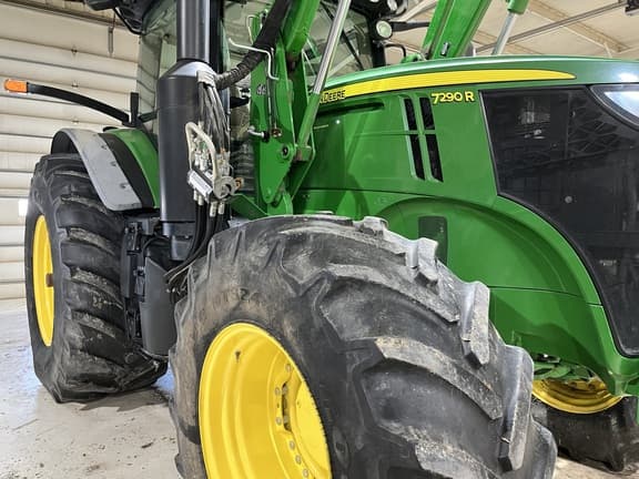 Image of John Deere 7290R equipment image 1