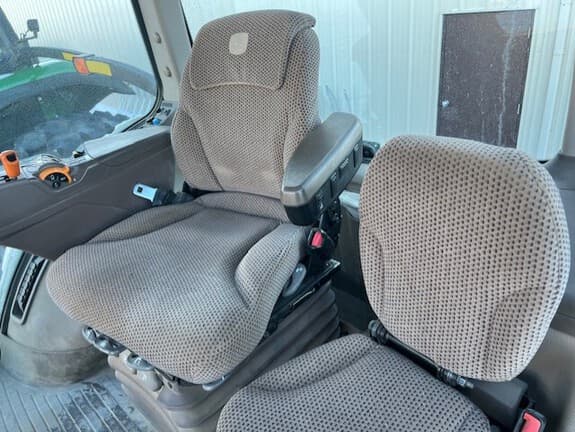 Image of John Deere 7310R equipment image 4