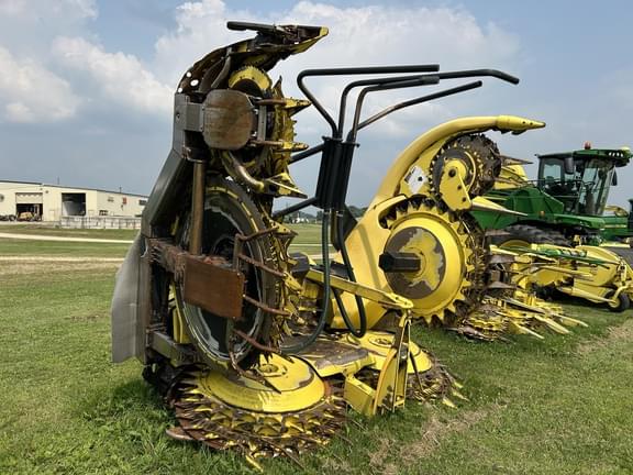 Image of John Deere 770 equipment image 1
