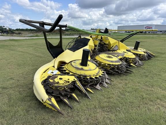 Image of John Deere 770 equipment image 1