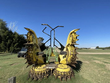 Main image John Deere 770