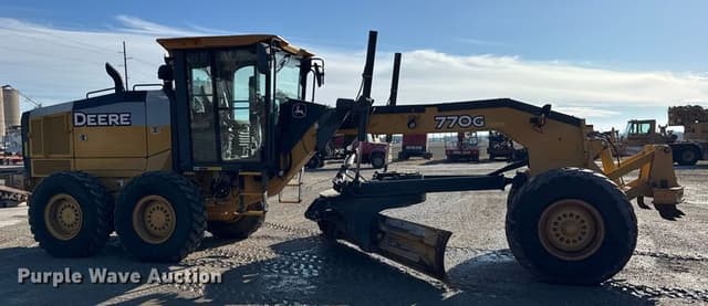 Image of John Deere 770G equipment image 3