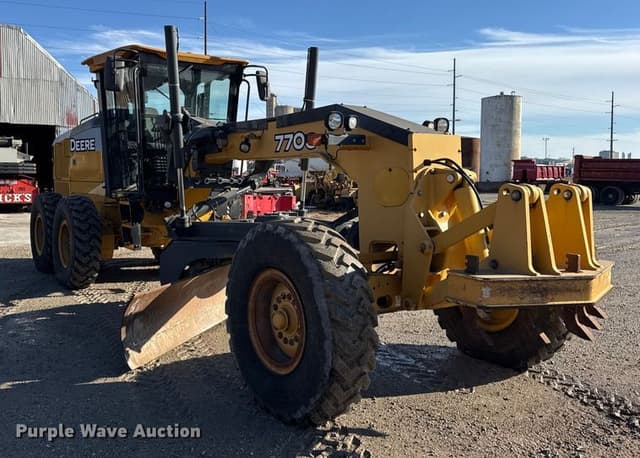 Image of John Deere 770G equipment image 2