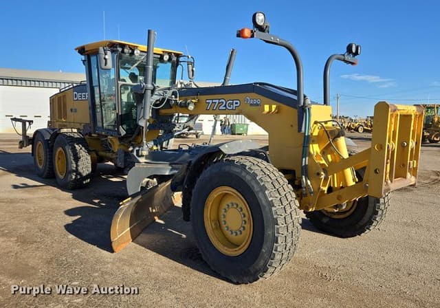 Image of John Deere 772G equipment image 2