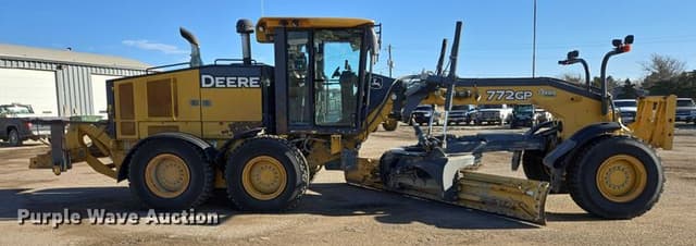 Image of John Deere 772G equipment image 3