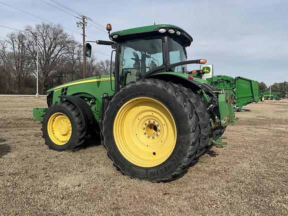 Image of John Deere 8245R equipment image 2