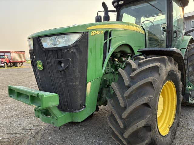 Image of John Deere 8245R equipment image 4