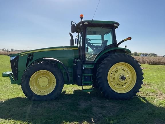 Image of John Deere 8245R equipment image 3