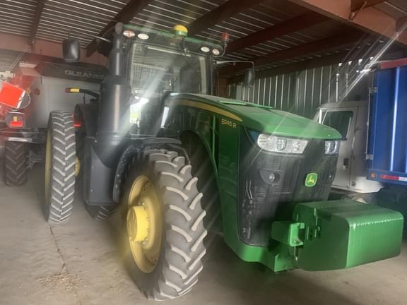 Image of John Deere 8245R equipment image 1