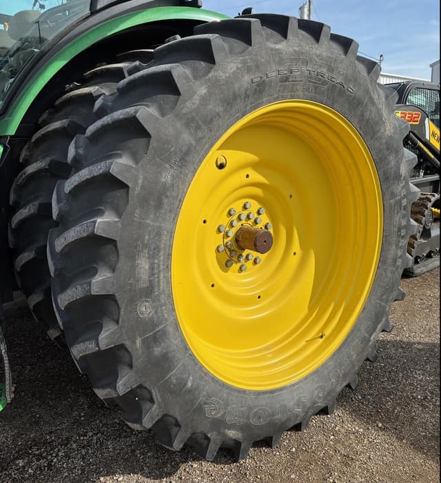 Image of John Deere 8245R equipment image 3