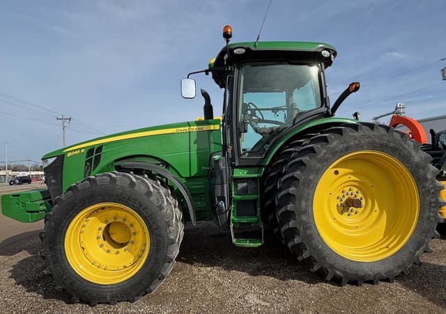 Image of John Deere 8245R equipment image 1