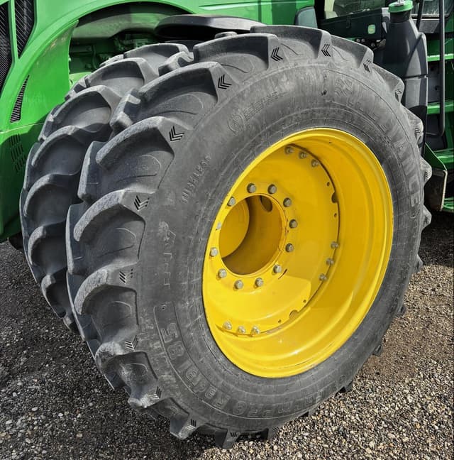 Image of John Deere 8245R equipment image 2