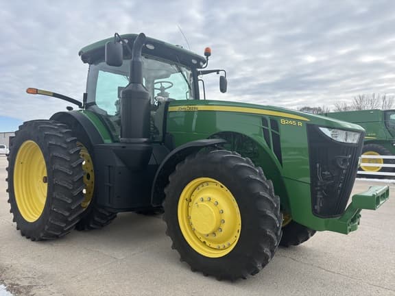 Image of John Deere 8245R equipment image 3