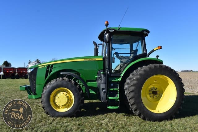 Image of John Deere 8245R equipment image 1