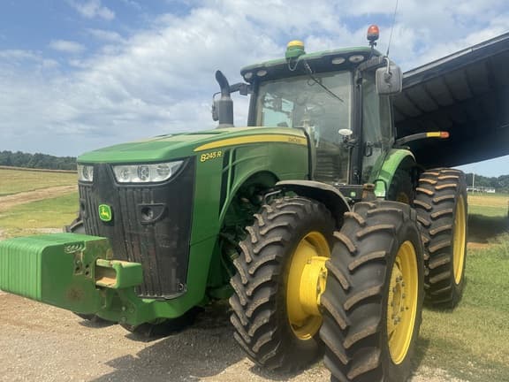 Image of John Deere 8245R equipment image 2