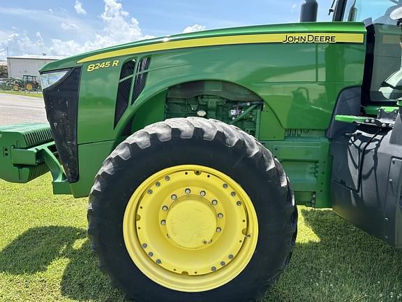 Image of John Deere 8245R equipment image 1
