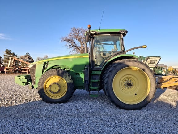 2015 John Deere 8245R Equipment Image0