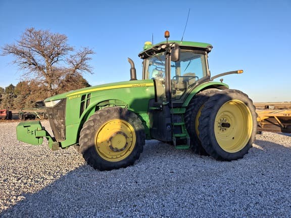 Image of John Deere 8245R equipment image 1