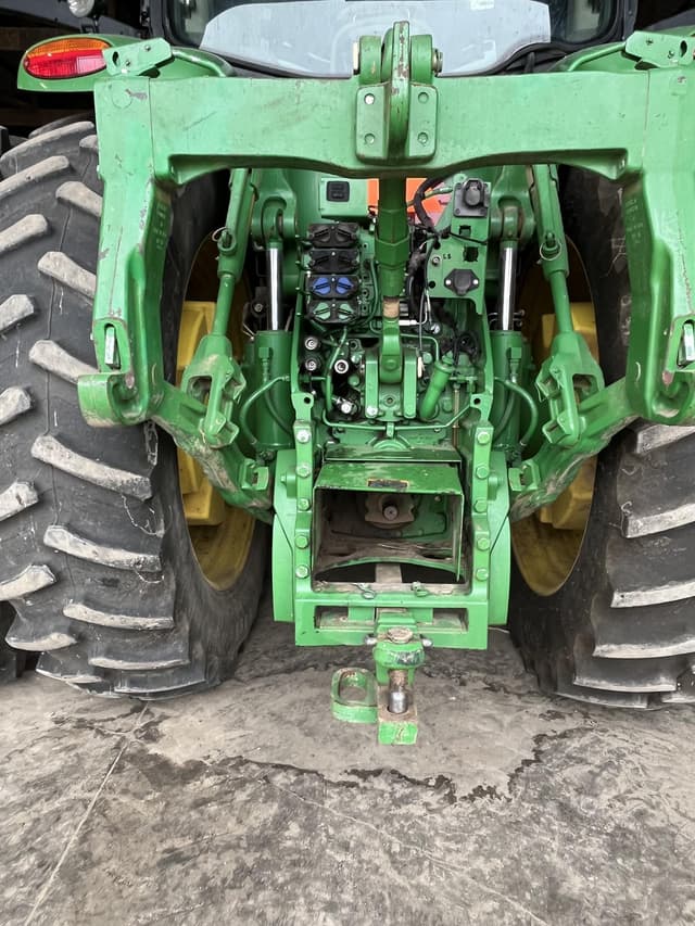 Image of John Deere 8245R equipment image 2