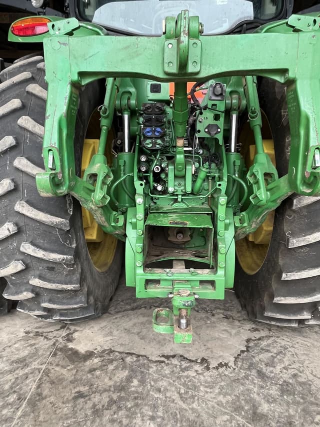 Image of John Deere 8245R equipment image 2